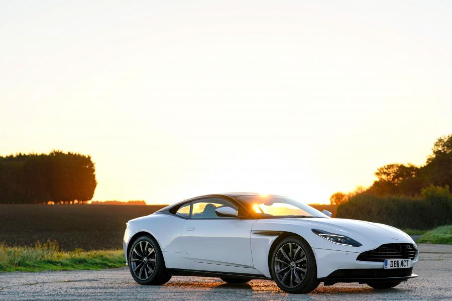  Aston Martin DB11 V8 2017 года  (UK) (фото 27 из 40)